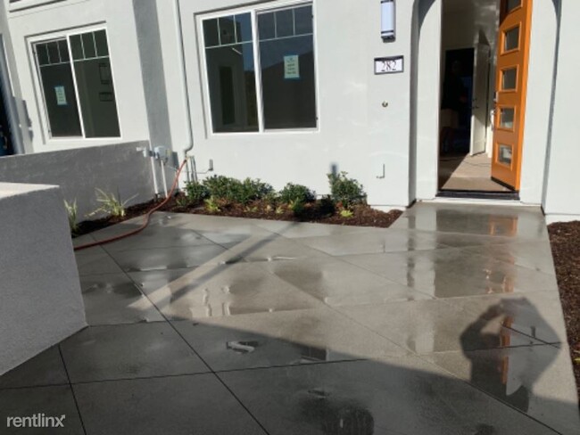 Foto del edificio - 2 br, 2.5 bath Townhome - 282 Novel