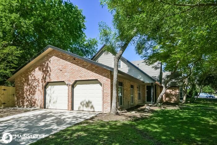 Primary Photo - 302 De Soto Dr, Universal City, TX 78148