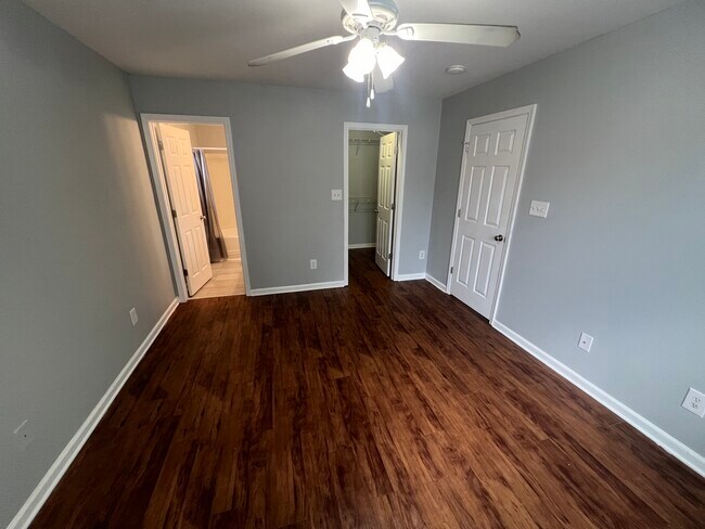 Building Photo - 1547 Hollow Maple Dr