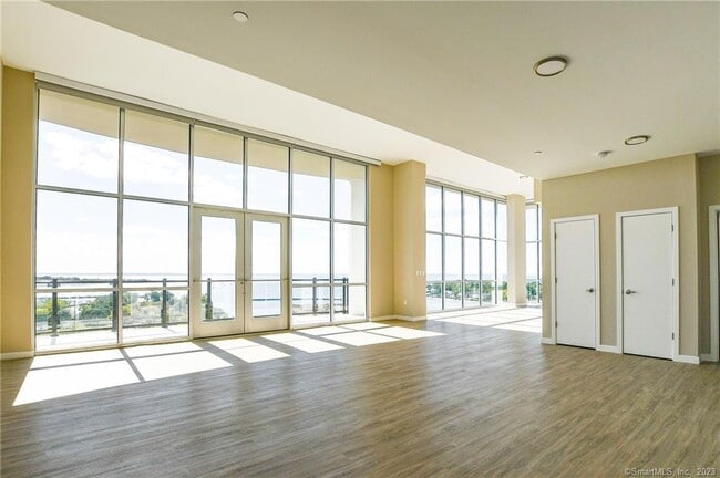 Building Photo - 2 Hbr Pt Rd S