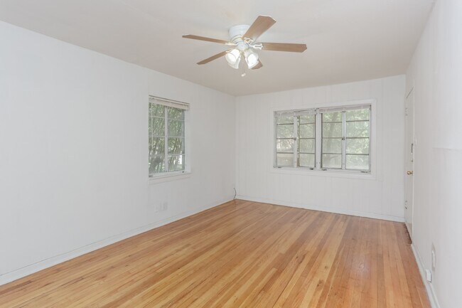 Foto del edificio - 1828 W Main St