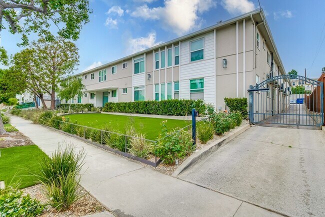 Estacionamiento cerrado - Urban Comfort Meets Connectivity in Downtown Inglewood