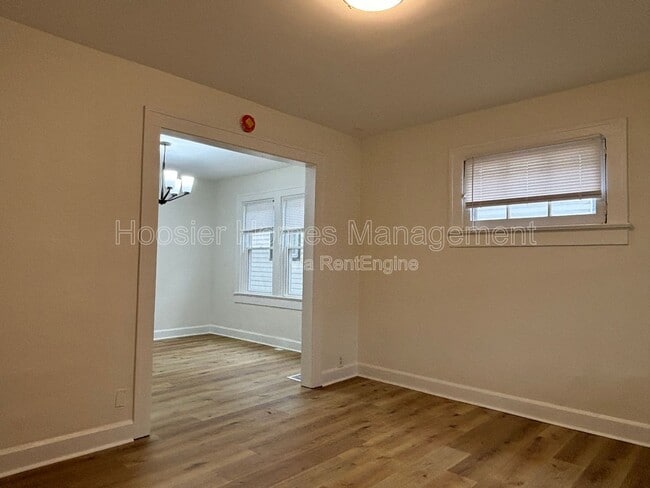 Photo - 83 N Ewing St House