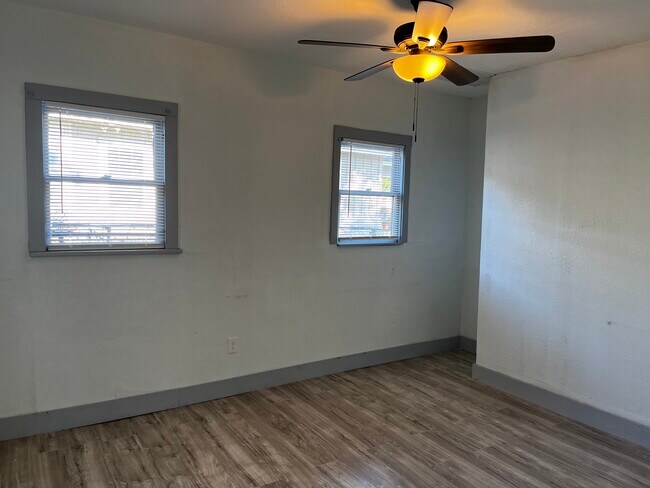 Foto del edificio - 1914 W Wildwood Dr