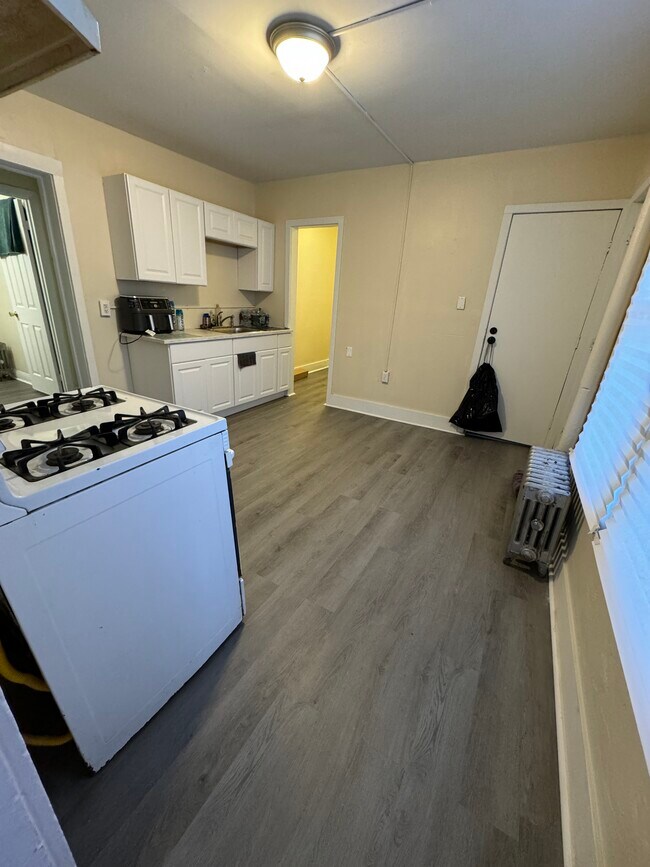 Photo - Massasoit Pl 18-20 Apartment