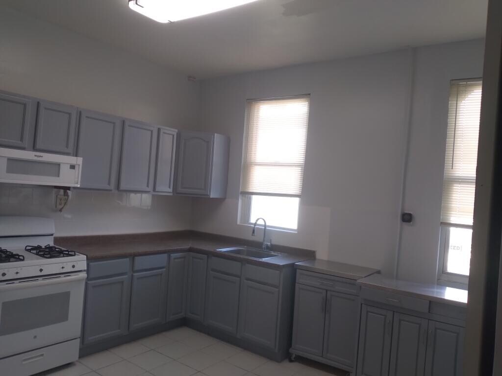 Building Photo - 528 23rd St