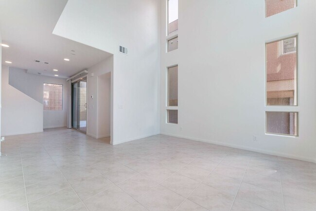 Foto del edificio - Recently Built Modern Home in Summerlin!