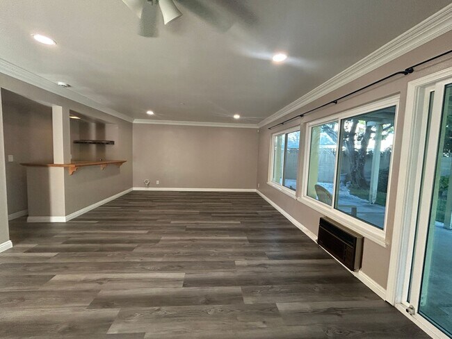 Foto del edificio - Spacious 4bed/3bath House for rent