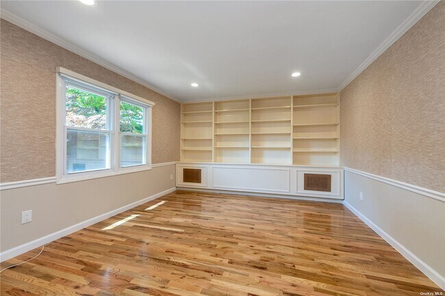 Building Photo - 51 Fairway Dr