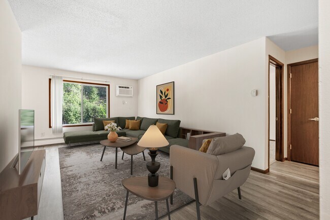 Adéntrate en la acogedora comodidad de los apartamentos Como Park. Con amplias salas de estar, diseño moderno y abundante luz natural, este hogar es perfecto para relajarse y reunirse con amigos. ¡No pierdas esta oportunidad! ¡Agenda una visita hoy mismo! - Como Park Apartments