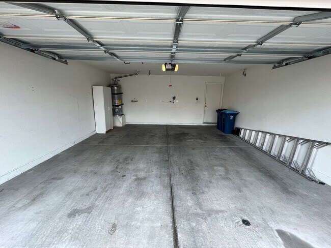 Foto del edificio - Lovely Gated Townhome Single Story Community.
