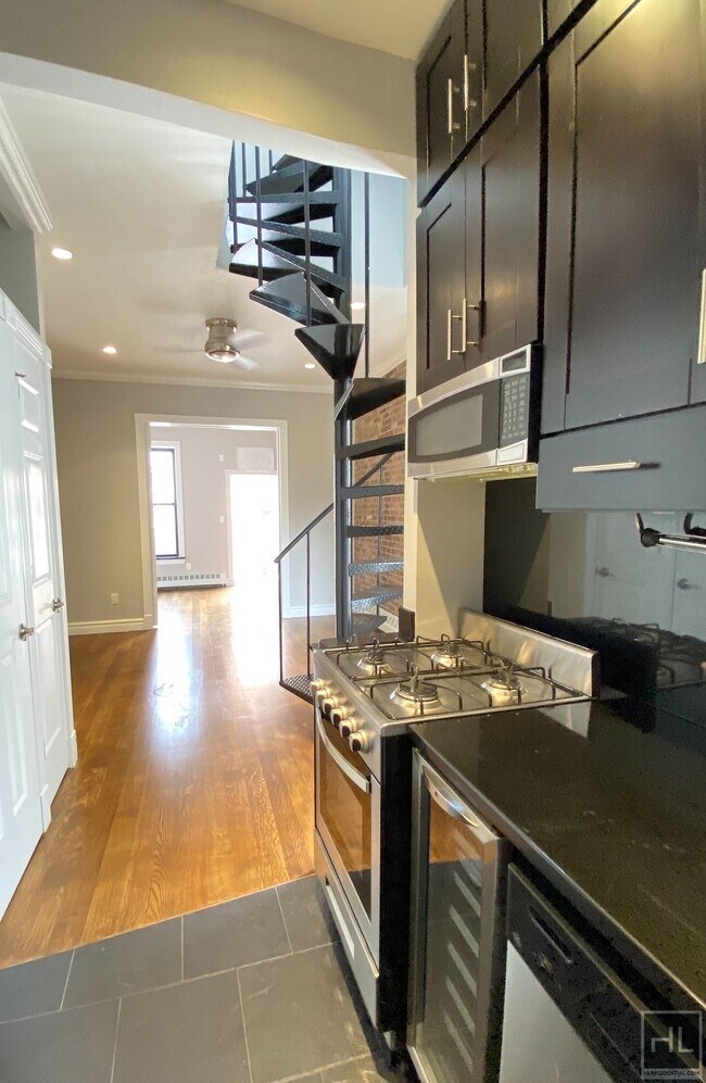 Foto del edificio - E 28TH ST.