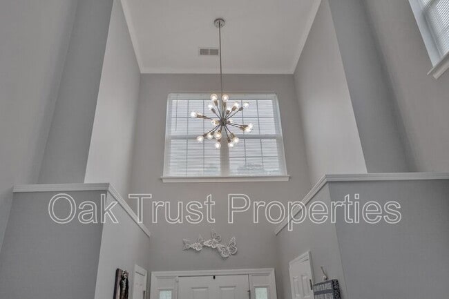 Building Photo - 9041 Maple Grove Dr