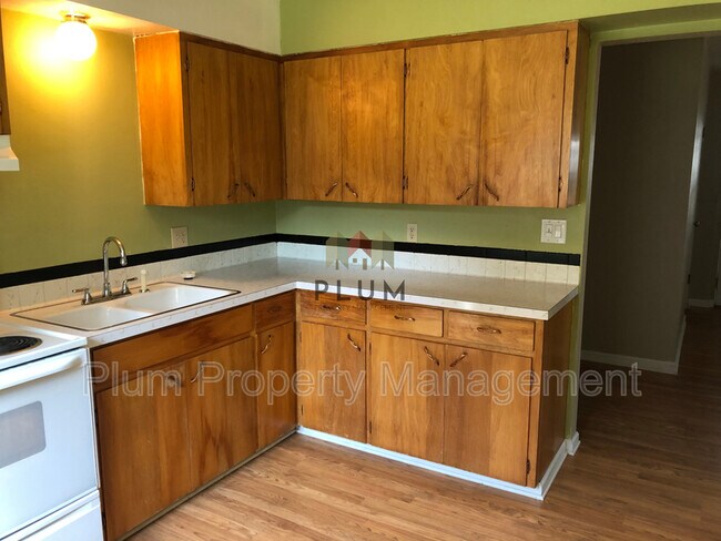Building Photo - 1755 S 8th St W