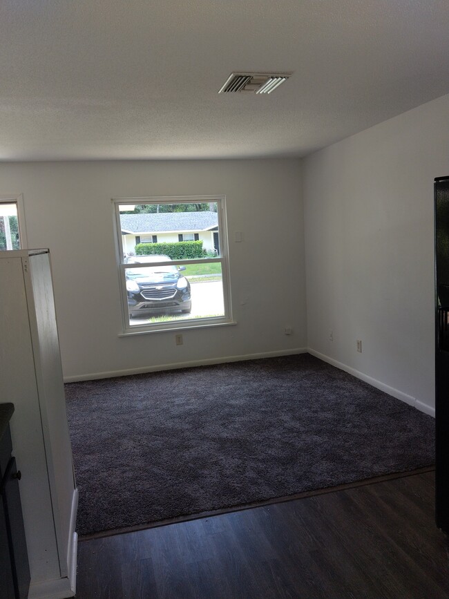 Building Photo - 511 W Garrison Ave