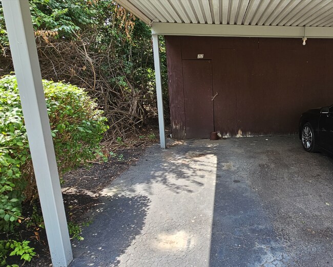 Building Photo - 22 Woodsview Ln