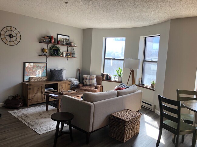 Building Photo - 8 Cypress Rd