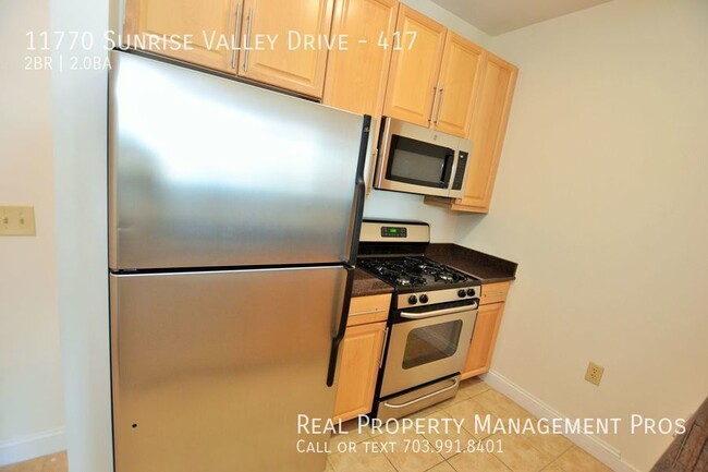 Foto del edificio - Live in One of Reston's Premier Condo Buil...