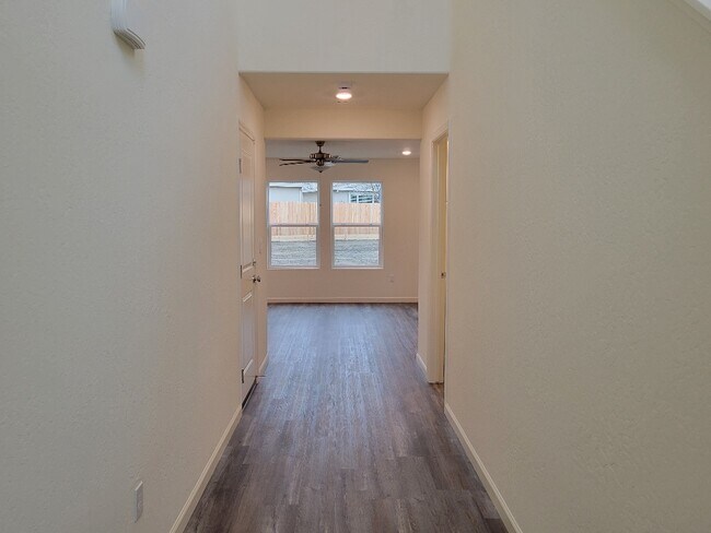 Building Photo - 2071 Coulter Ln