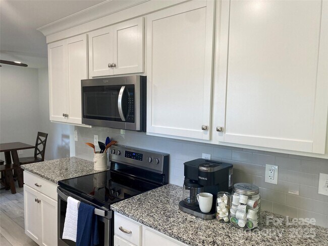 Foto del edificio - 113 Forest Dr