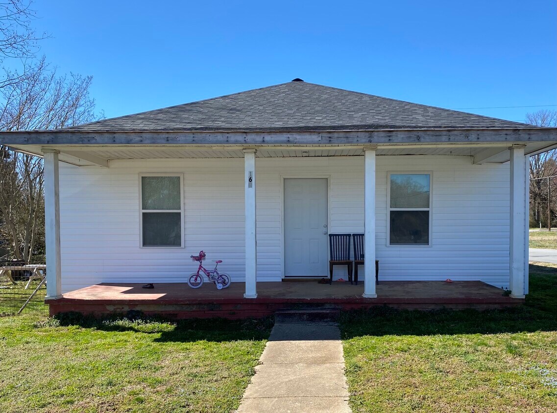 160 29th St SW, Hickory, NC 28602 House Rental in Hickory, NC
