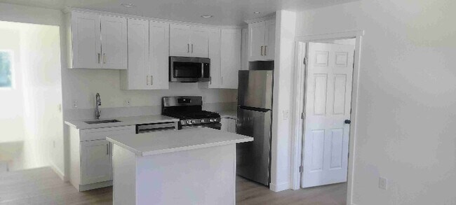 Building Photo - 8820 Noeline Ave