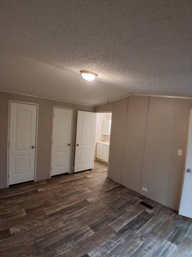 Foto del edificio - 7650 US-90