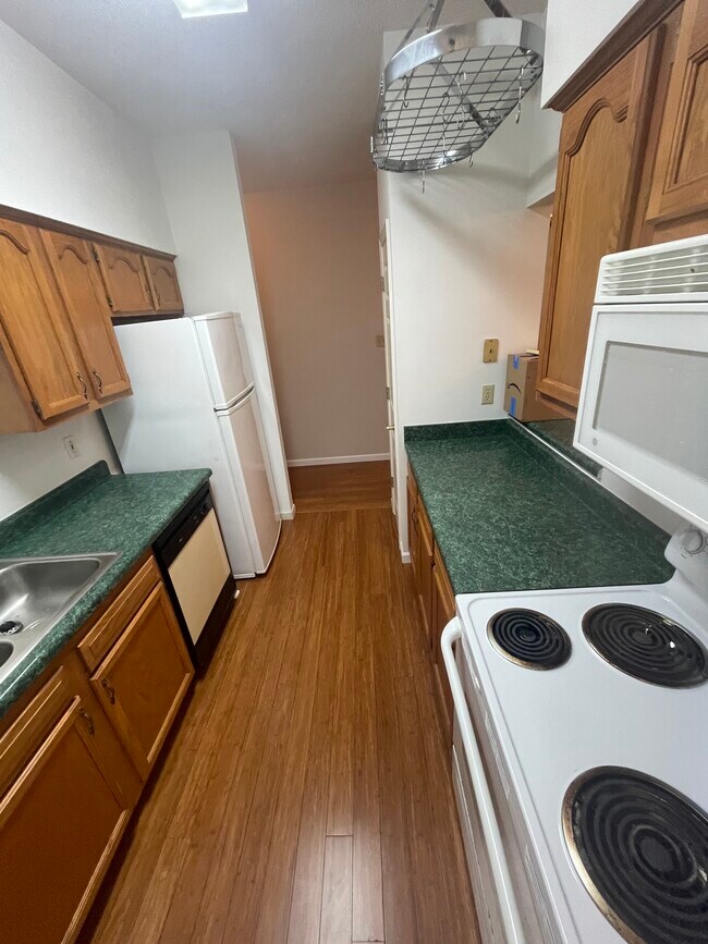 Foto del edificio - 6 Hollycrest Blvd