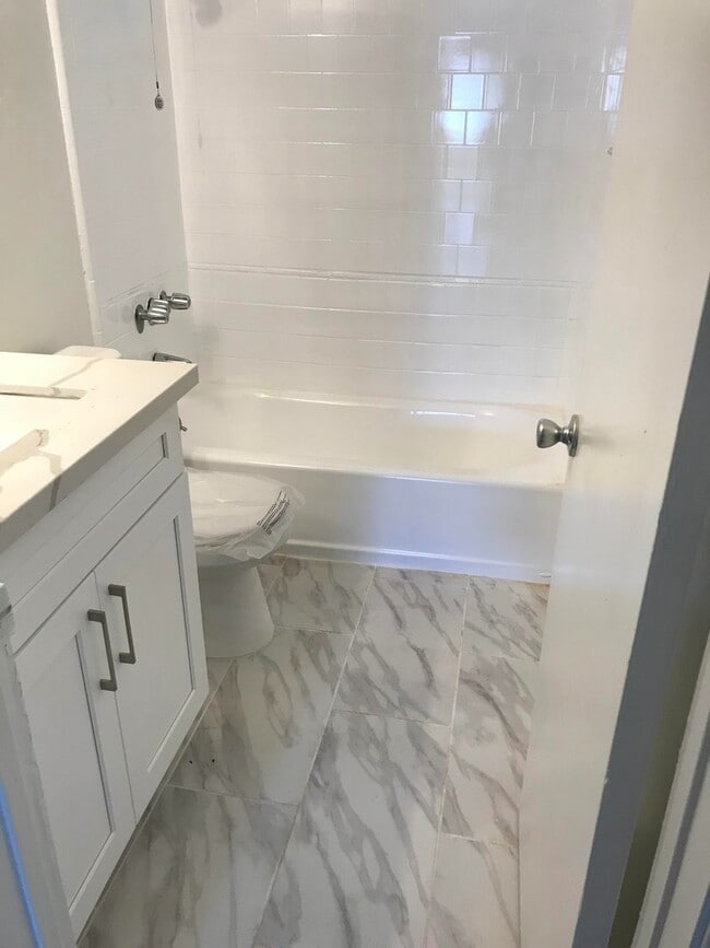 Interior Photo - 5222-5226 Lexington Ave