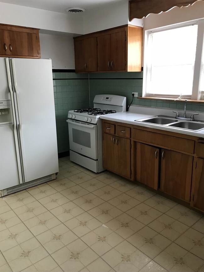 Photo - 2644 W Balmoral Ave