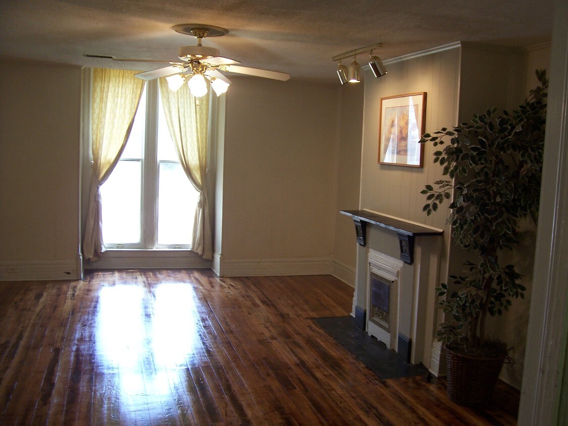 Primary Photo - 336 S Broadway Park