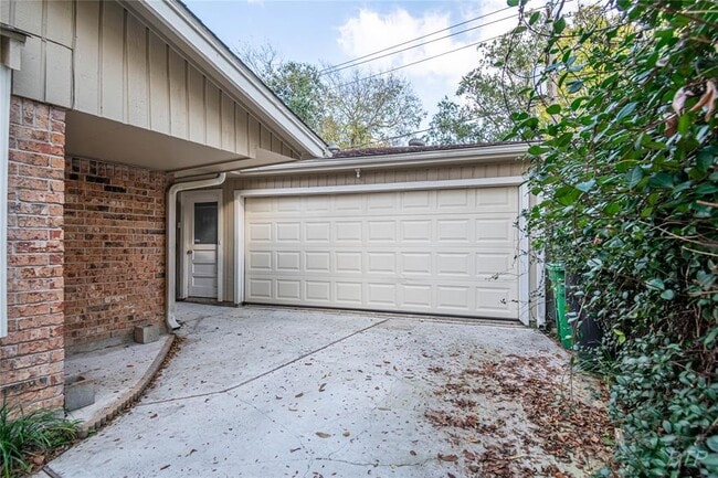 Building Photo - 9317 Lugary Dr