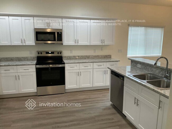 Building Photo - 28808 N Maravilla Dr