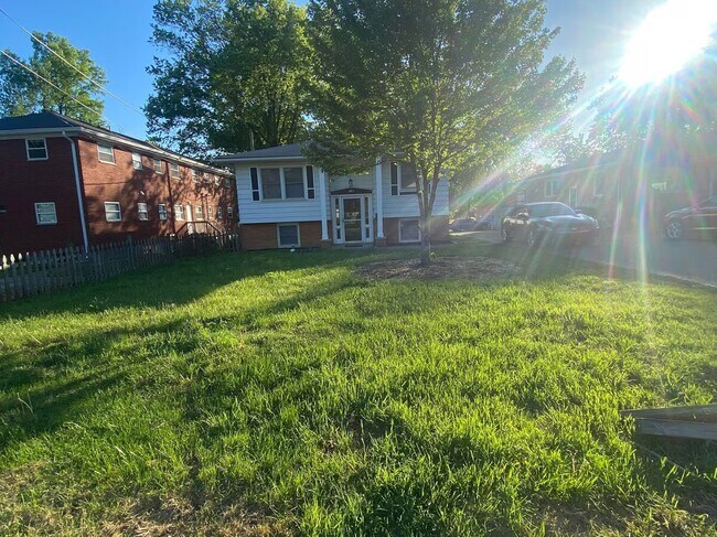 Foto del edificio - 1411 McDonald Ave