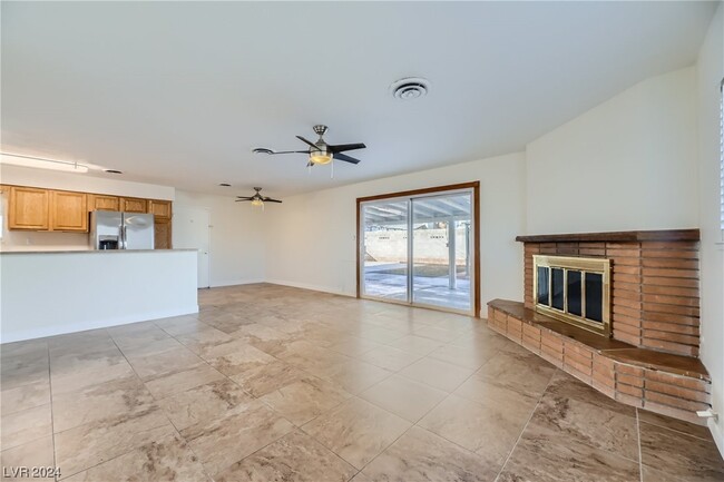 Building Photo - 2024 W Fontana Ave