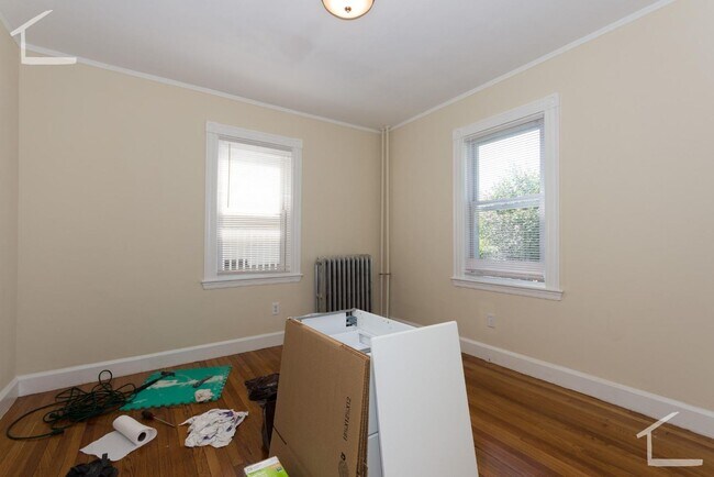 Building Photo - 64 Dustin St