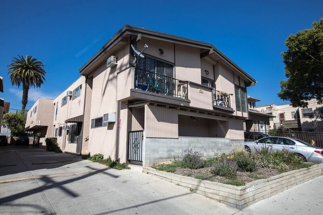 Building Photo - 4511-4517 Prospect Ave