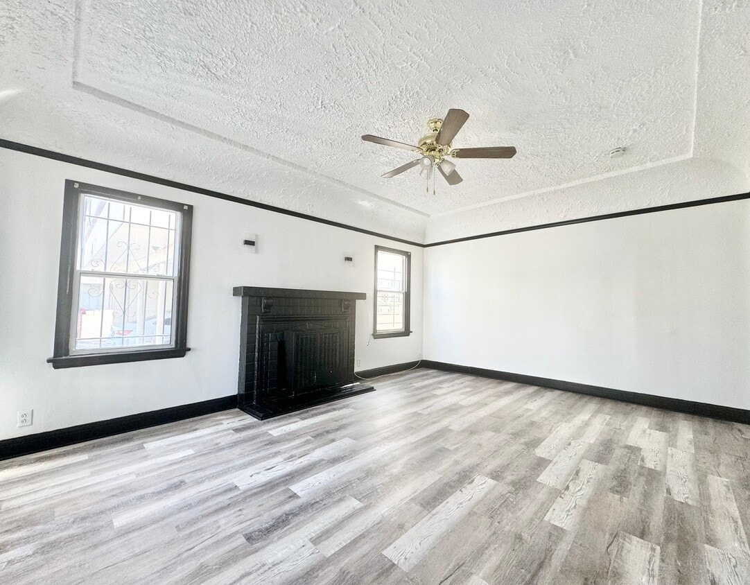 Primary Photo - 1329 2nd Ave