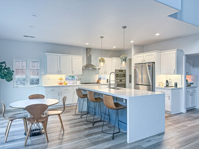 Building Photo - 1215 Sand Dollar Way