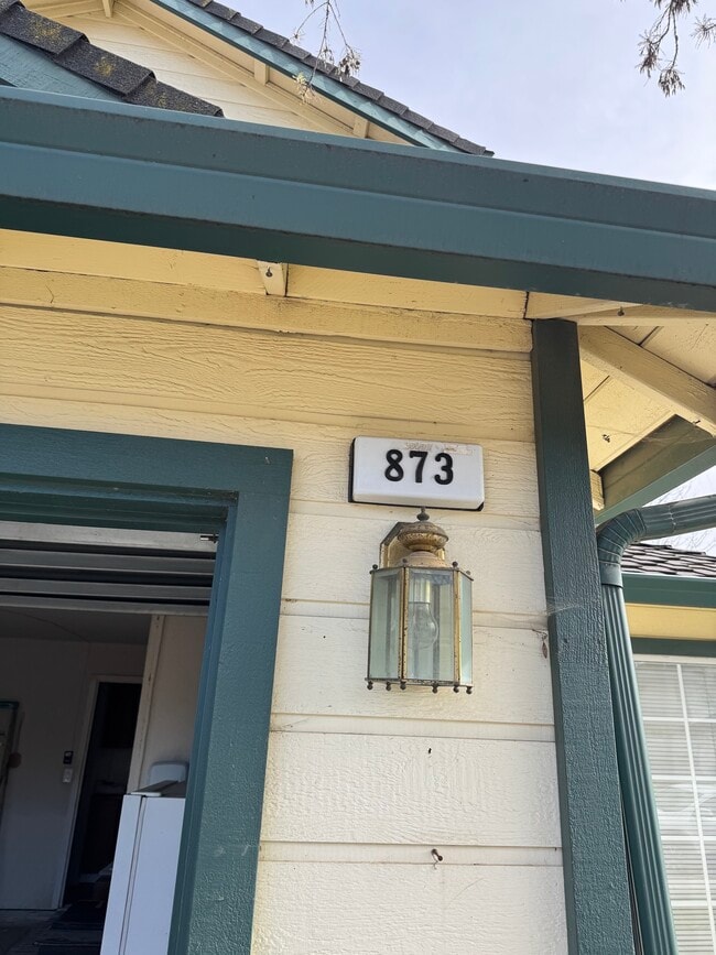 Building Photo - 873 Sonnet Wy