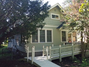 Building Photo - 956 Goodrich Ave
