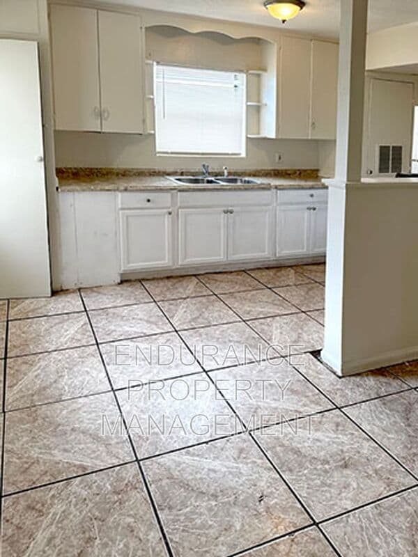 Building Photo - 2327 Avenue E