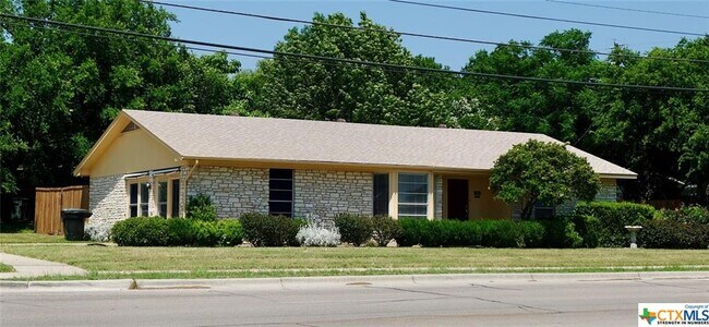 Building Photo - 3910 Midway Dr