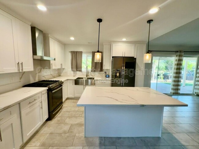 Foto del edificio - 23357 Glenn Ellen Way