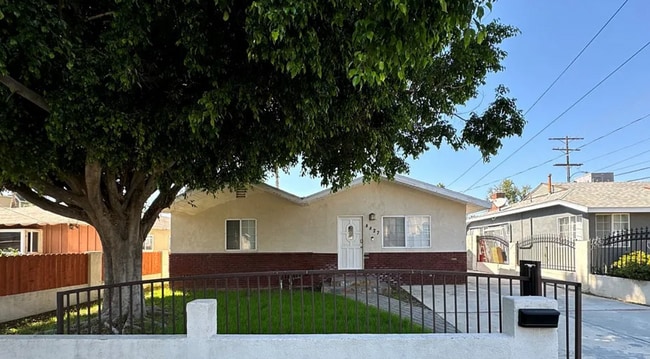 Building Photo - 8827 Darby Ave