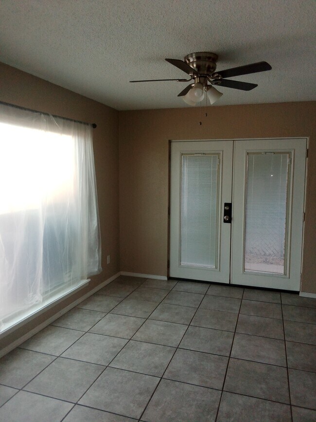 Building Photo - 10512 Ashwood Dr