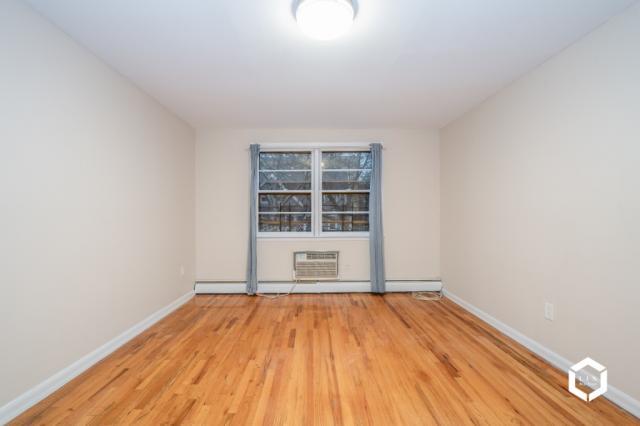 Foto del edificio - 3 bedroom in Brooklyn NY 11230