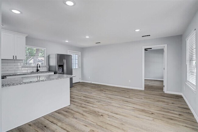 Foto del edificio - 1310 Birchwood Dr