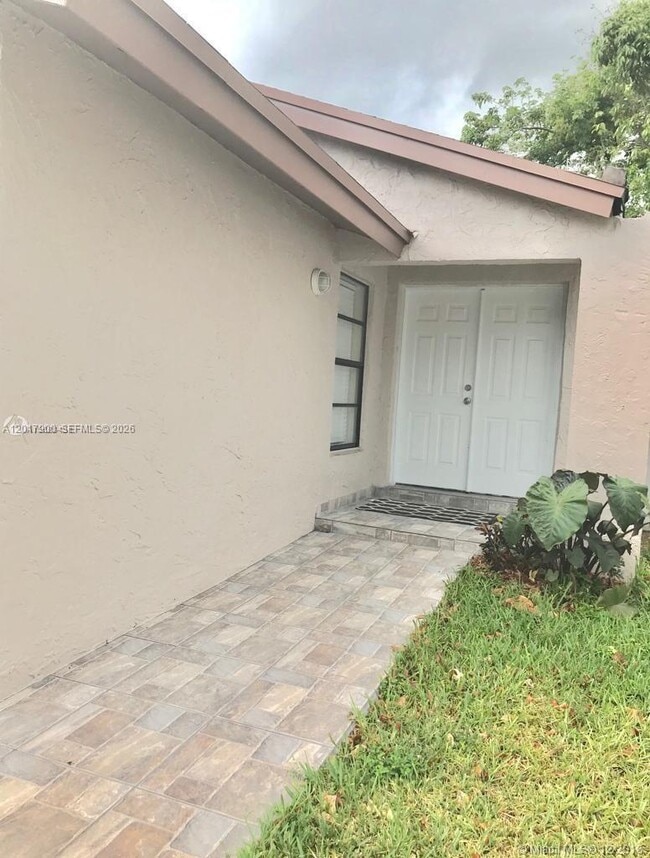 Building Photo - 11447 SW 33rd Ln