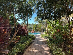 Building Photo - 151 NE 16th Ave